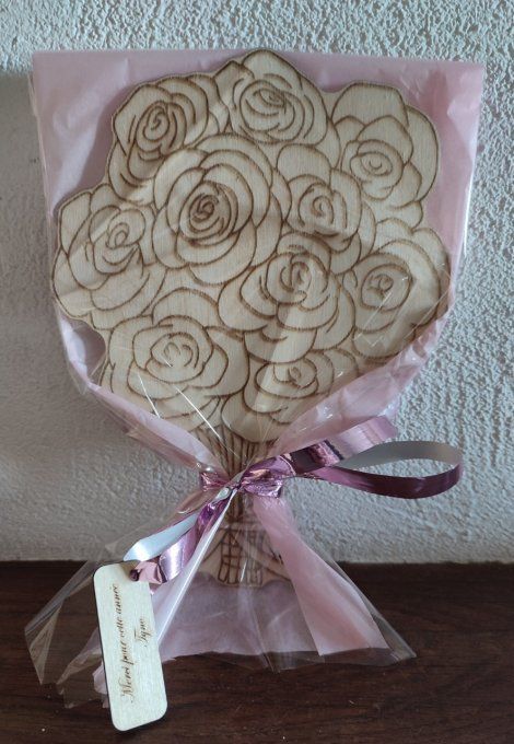 Bouquet de roses et étiquette personnalisée 